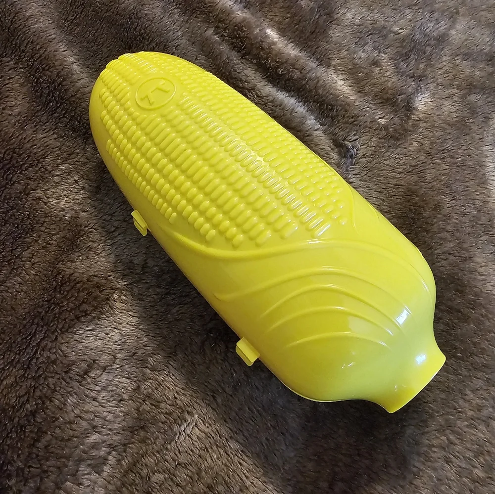Yellow Corn-Shaped Plastic Container With 16 Silicone Corn Pics / Cob Holders